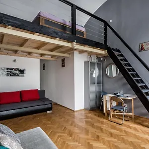 jm-chain-bridge-apartment.inbudapesthotels.com/